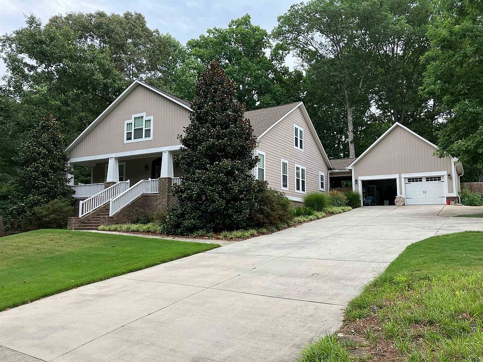 2nd image of 1738 Greenbrier Dr SW