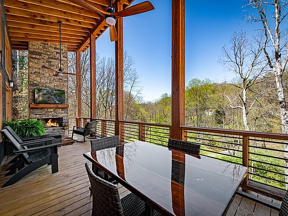 4th image of 529 Hidden Valley Dr