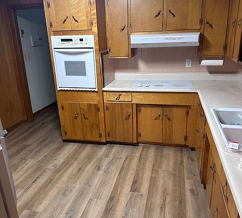 Kitchen (New Flooring)