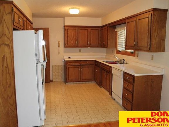 5th image of 2426 Peterson Ave