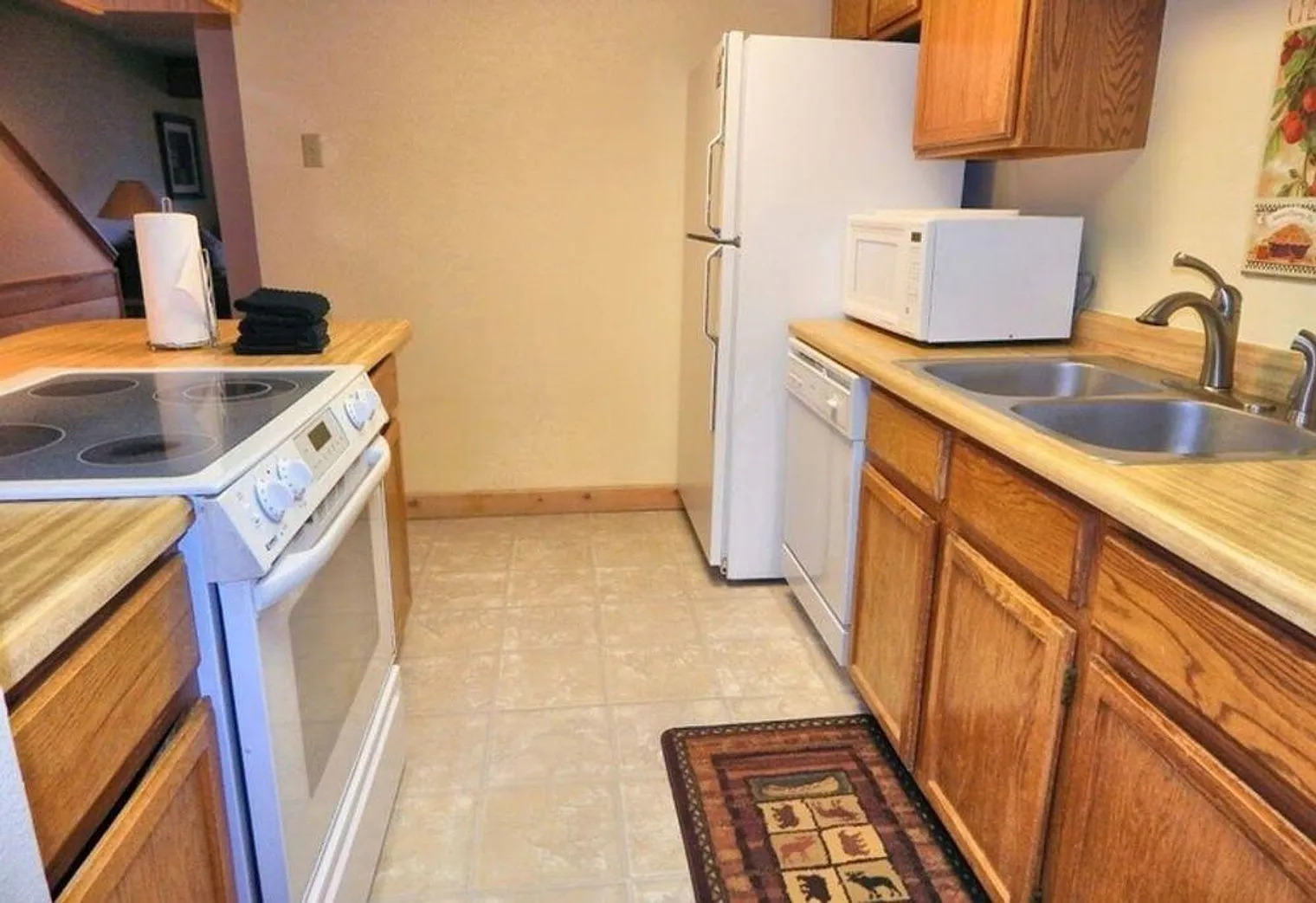 2 bed, 3.0 bath, 1991 sqft, $8,152 — Photo 3