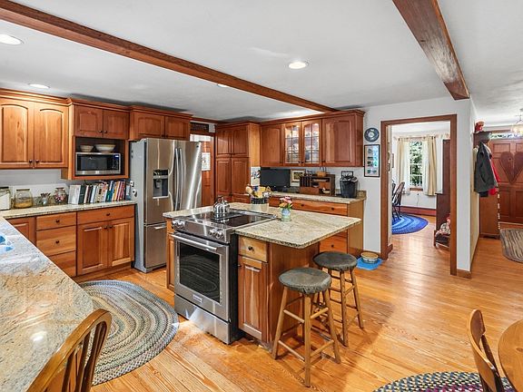 5th image of 109 Lee St