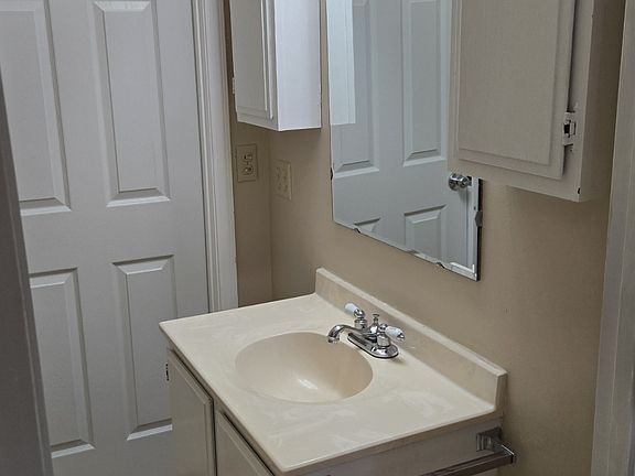 4th image of 392 Albright Ln #C