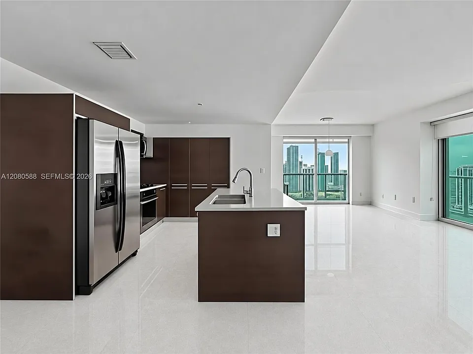 1900 N Bayshore Dr #3911