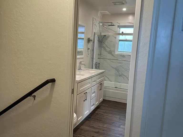 507 Bay St — Photo 10