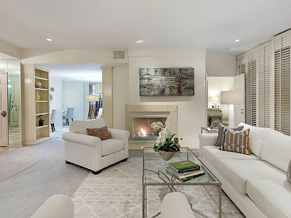 4th image of 621 S Barrington Ave APT 109