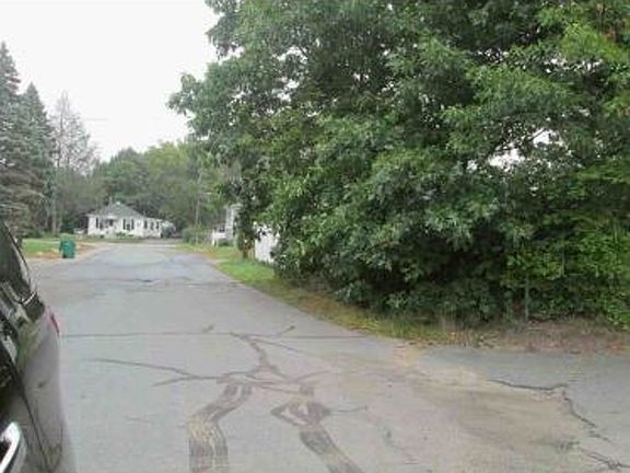 Exterior Neighborhood (street photo)