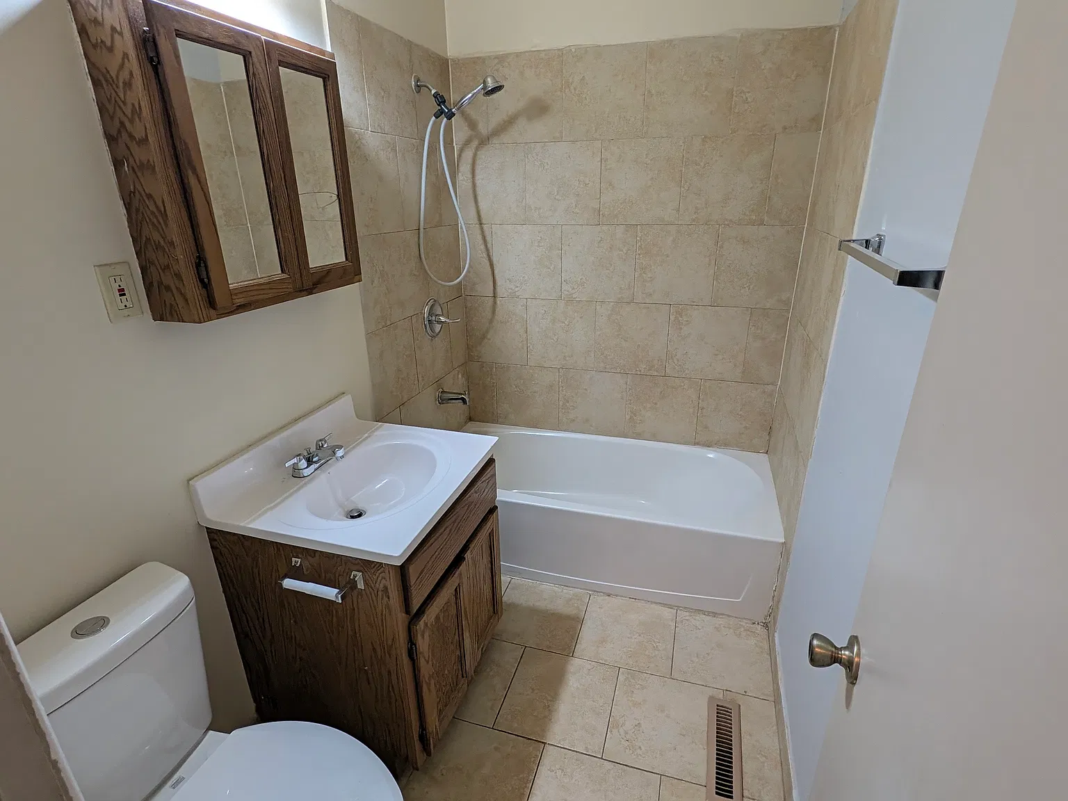 2 bed, 768 sqft, $950 — Photo 4