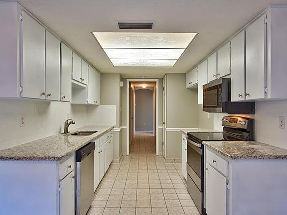 5th image of 15710 Country Lake Dr