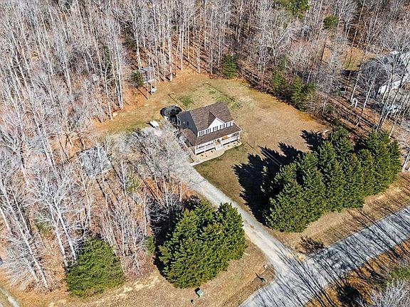 2nd image of 214 Castle Park Ln
