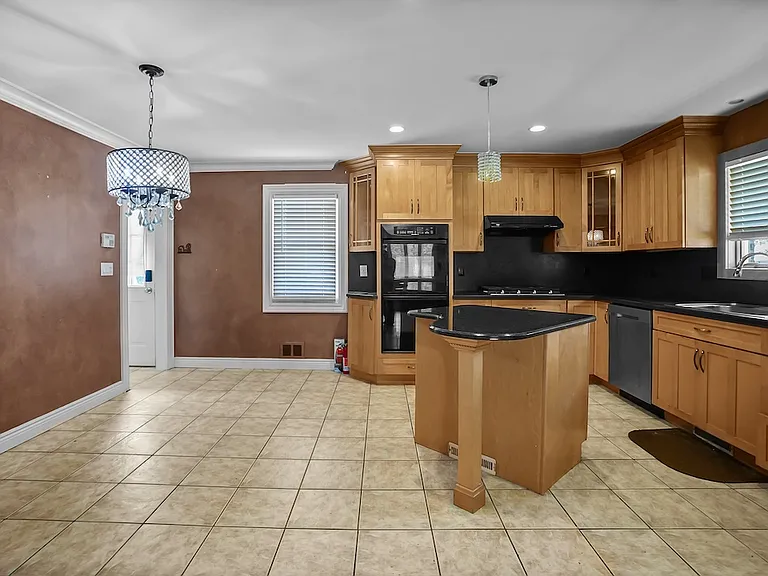 38 Carlson Ct #1 — Photo 9