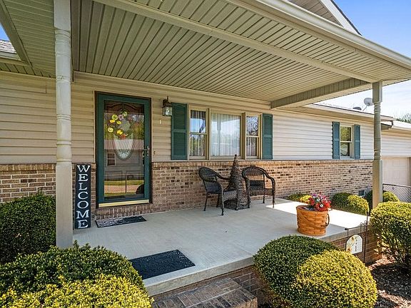 4th image of 1 Meadow Ln