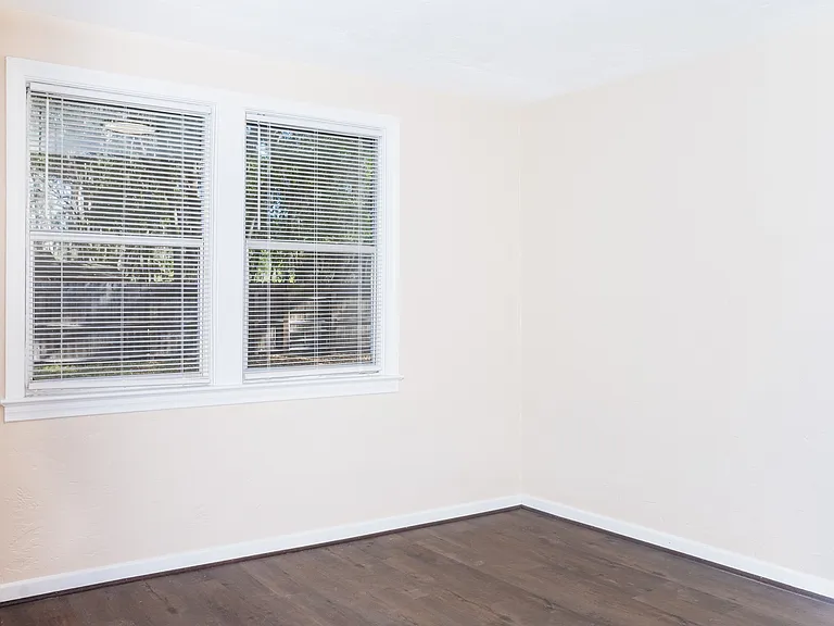 1st bedroom from door