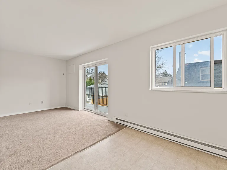 2255 University Ave W — Photo 10