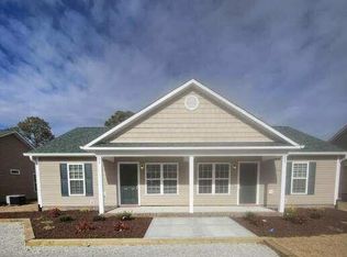 93 Oyster Ln, Hubert, NC 28539