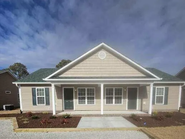 99 Oyster Ln, Hubert, NC 28539