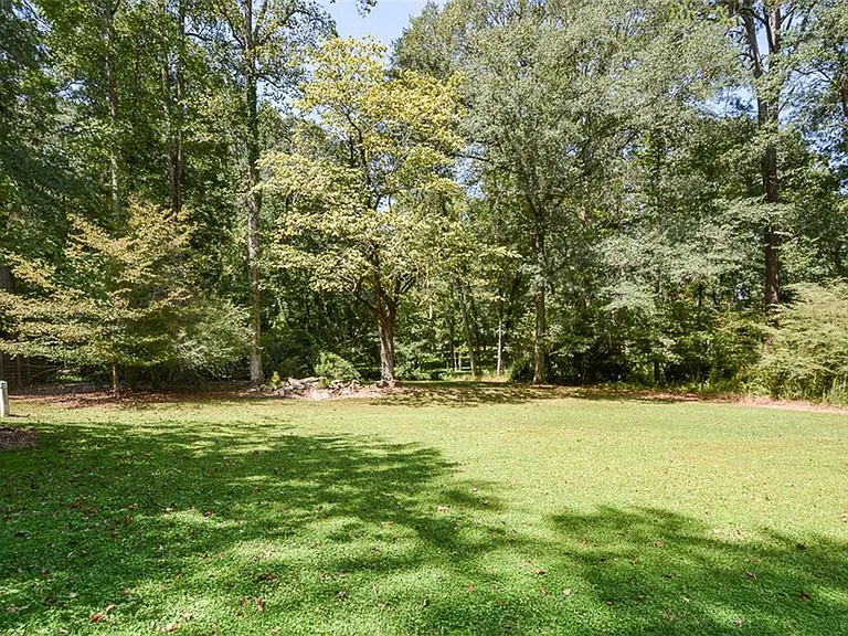 2210 Spalding Dr — Photo 11