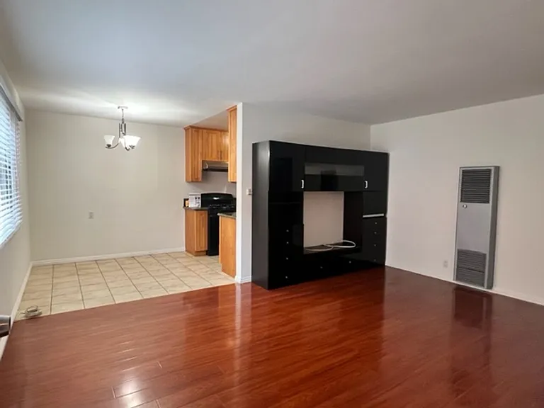 930 E 1st St #16 — Photo 14