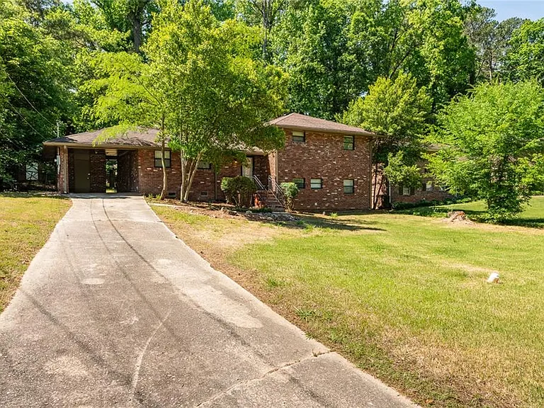 1947 Farris Dr — Photo 2