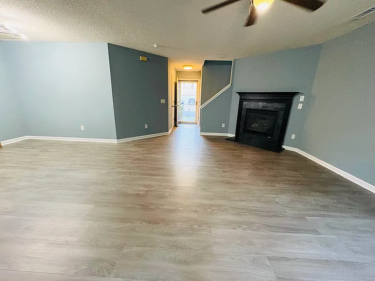 10304 Haddington Dr NW — Photo 2