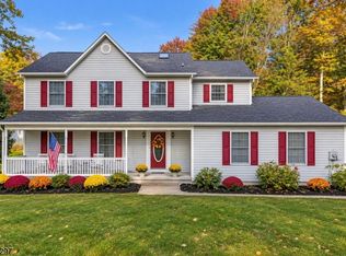 41 Woodside Dr, Lebanon Twp., NJ 08826