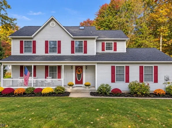 41 Woodside Dr, Lebanon Twp., NJ 08826