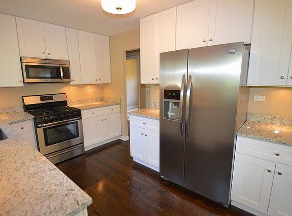 2nd image of 2208 Evergreen Ln