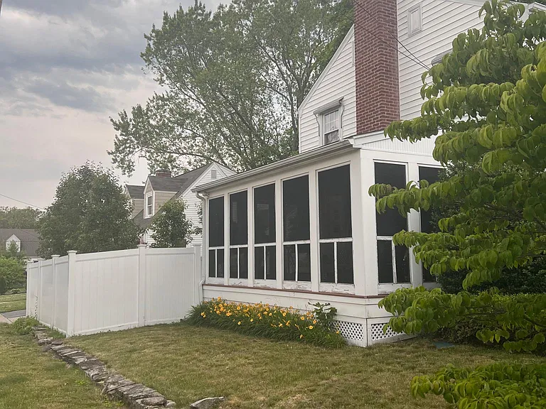 81 Mayflower Dr — Photo 38