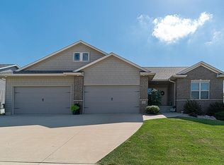 4902 Harvest Ct SW, Cedar Rapids, IA 52404