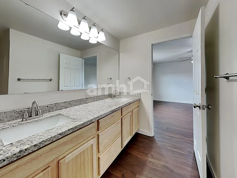 16627 Greenleaf Ave SE — Photo 12