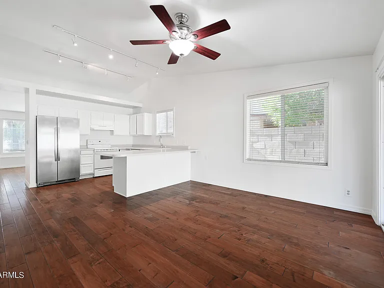 313 S Ocean Dr — Photo 10