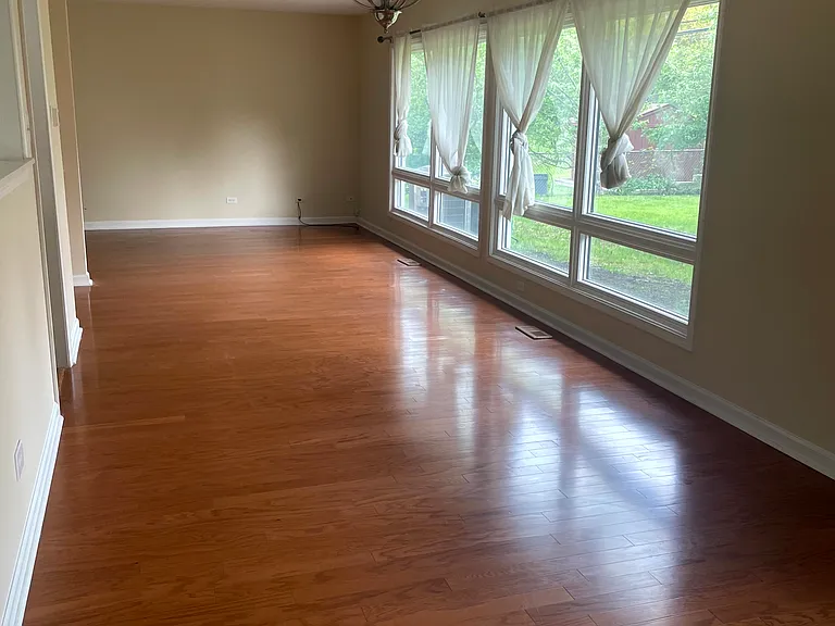 2S525 Lloyd Ave — Photo 12