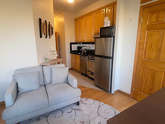 5th image of 2 Bethune St APT 4A