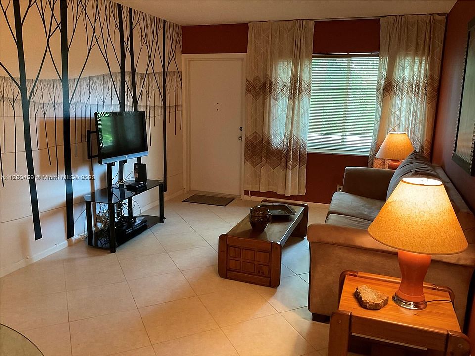 1st image of 2110 NE 39th St APT 4B