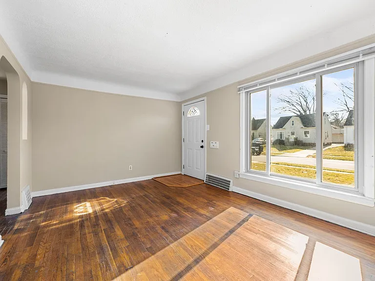 2438 Brookdale Ave — Photo 4