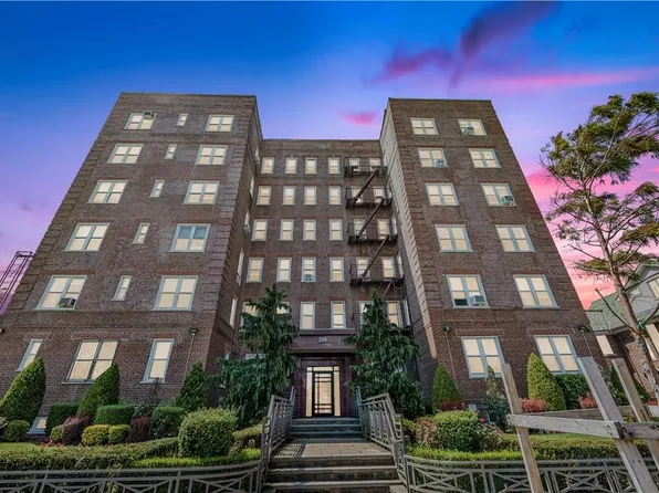 286 Corbin Place image 1 of 35