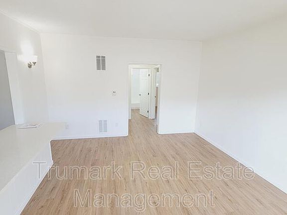 2nd image of 1121 E Palmer Ave APT 8