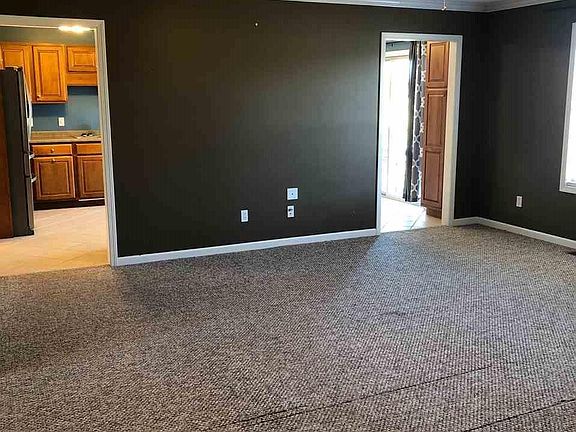 5th image of 222 Metcalf Ln