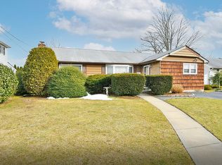 1685 Chapin Ave, Merrick, NY 11566