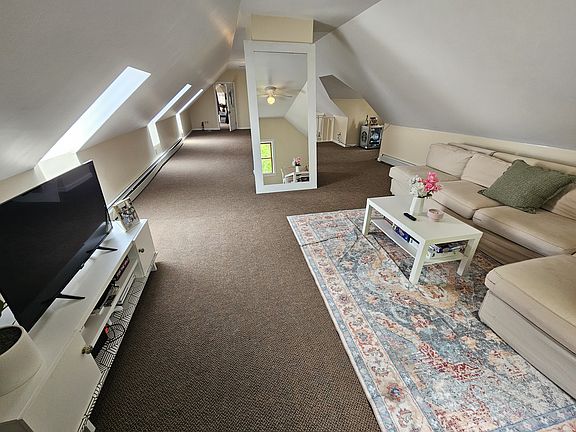 5th image of 134 Woodlawn Ave APT 4