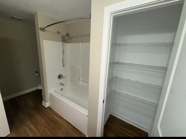 114 Stephen Dr — Photo 37