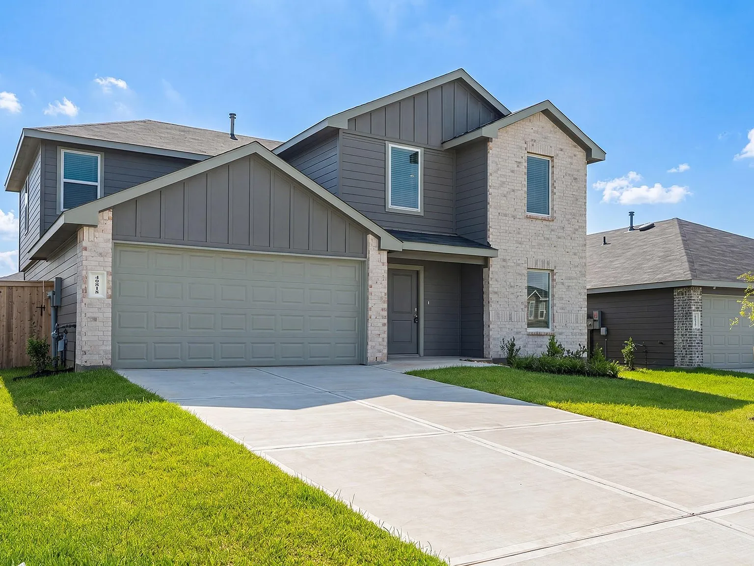 5 bed, 2.5 bath, 2349 sqft, $2,775 — Photo 2