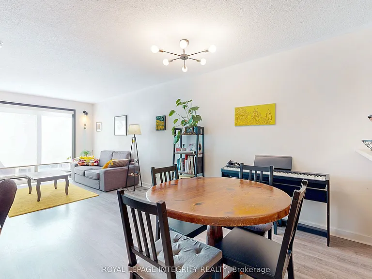 138 Somerset St W #203 — Photo 11