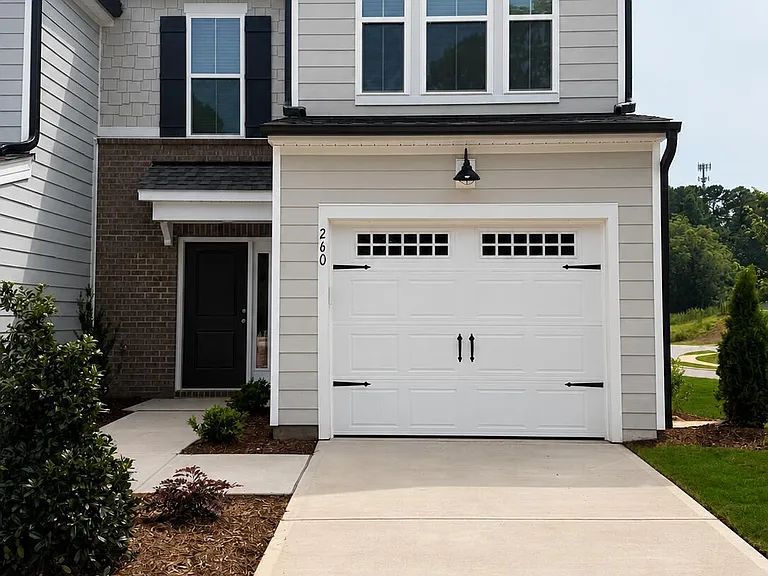 260 Ravenscraig Park Pl — Photo 1