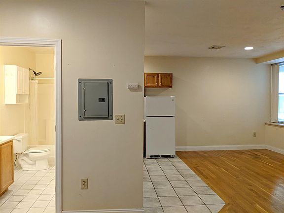 3rd image of 15 Pearl St APT 9