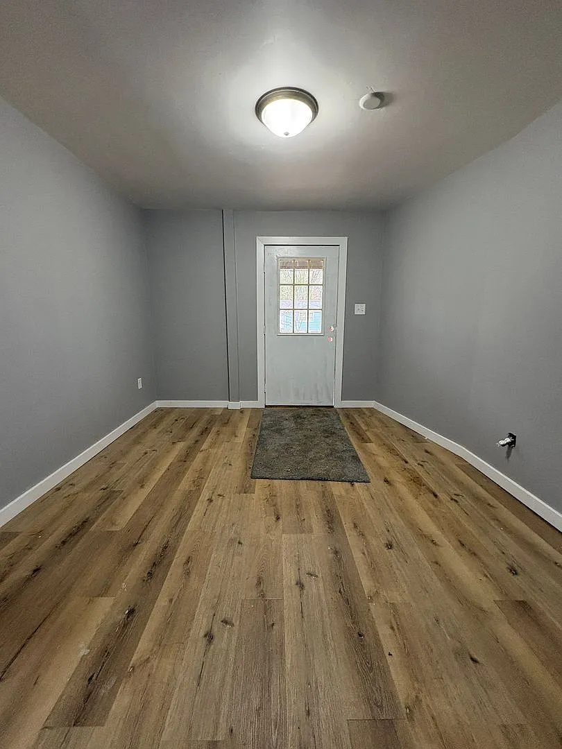 313 e first street — Photo 3