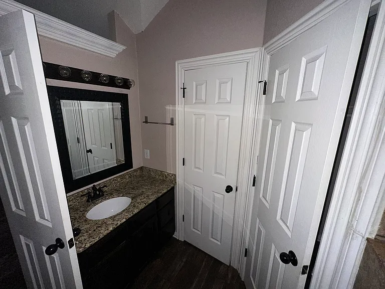 625 Main St — Photo 17