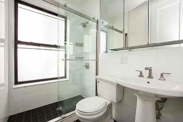 Rented by R New York | media 9