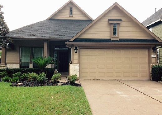 2nd image of 12935 Oakwood Manor Dr