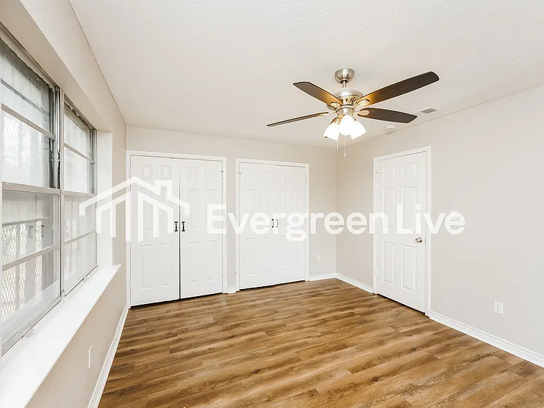 823 Johnnie Row — Photo 8